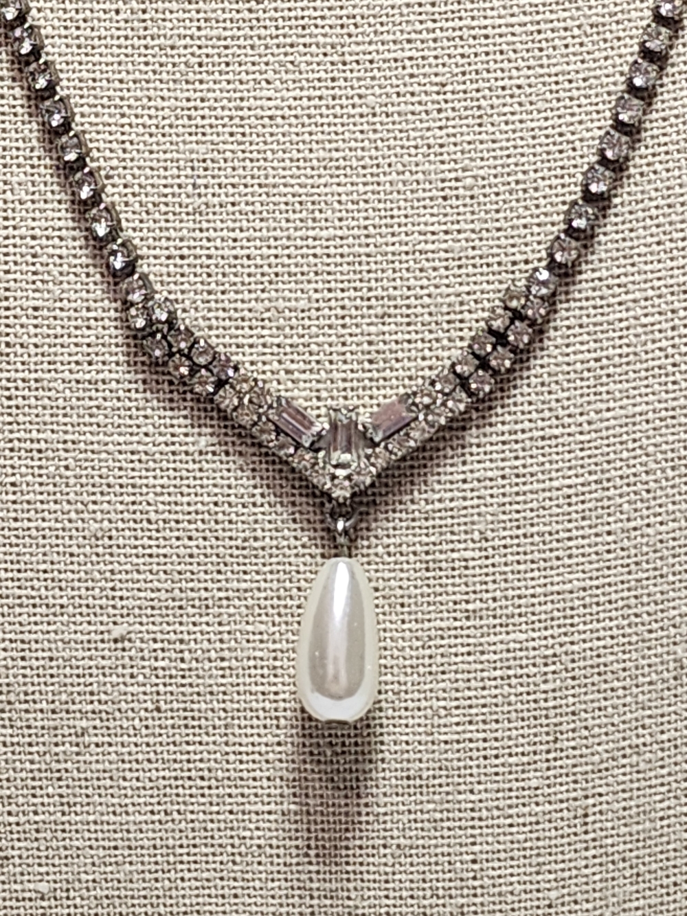 Vintage Elegant Pearl Drop Crystal Necklace - White